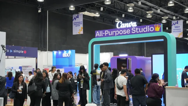 SME owners engage with exhibitors offering business solutions and technologies among the 180 brands featured at PHILSME.